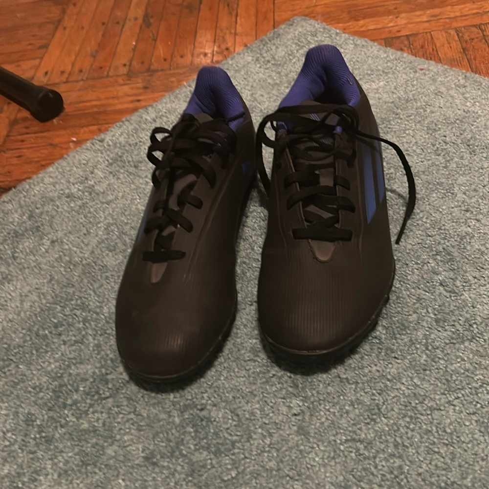 Like new Adidas turf cleats size 7 men’s